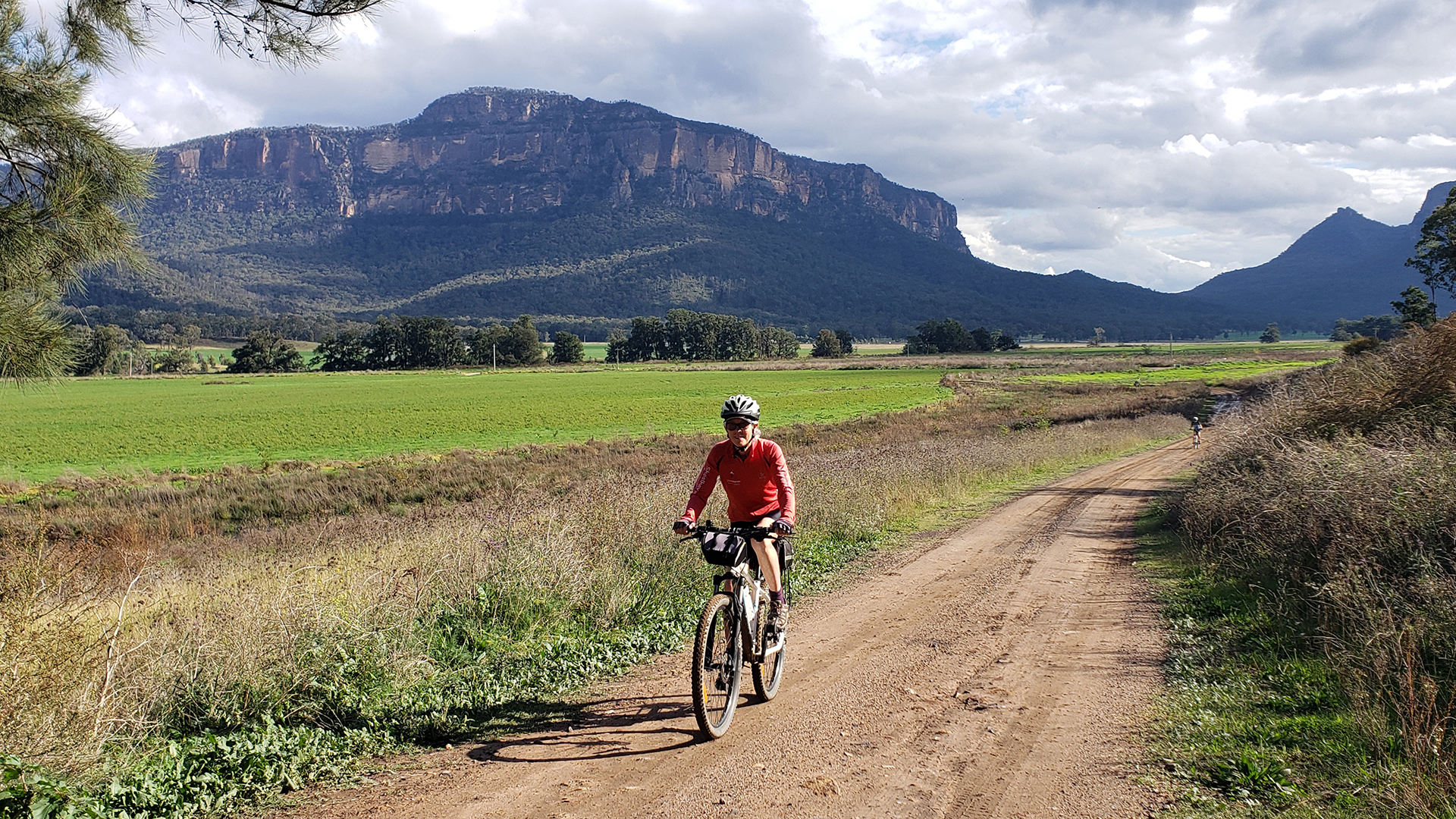 Cycling in the Wolgan Valley